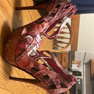 Pinkish/red and black snake print platform heels size 7.5